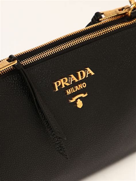 borsa a tracolla nera prada|Borsa a tracolla in pelle in Nero .